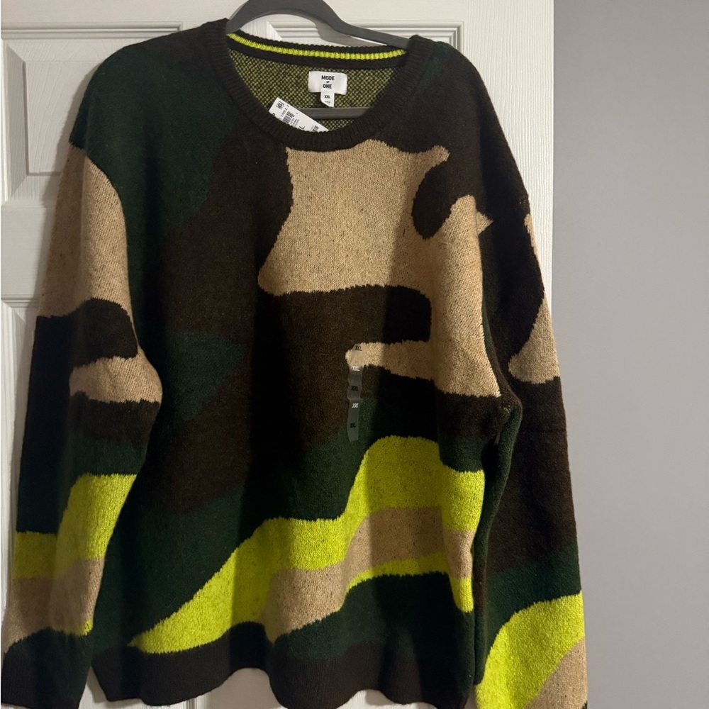 Men's Camouflage Sweater - Picture 2 of 4